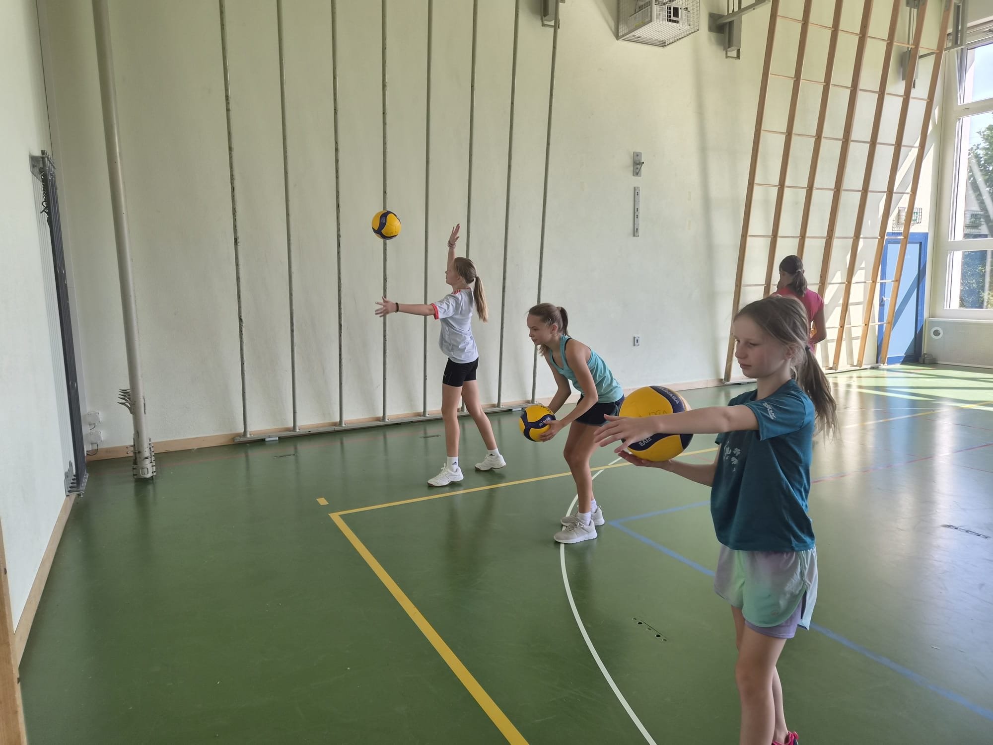 ...vollyball...