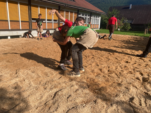 ...ab ins Sägemehl...