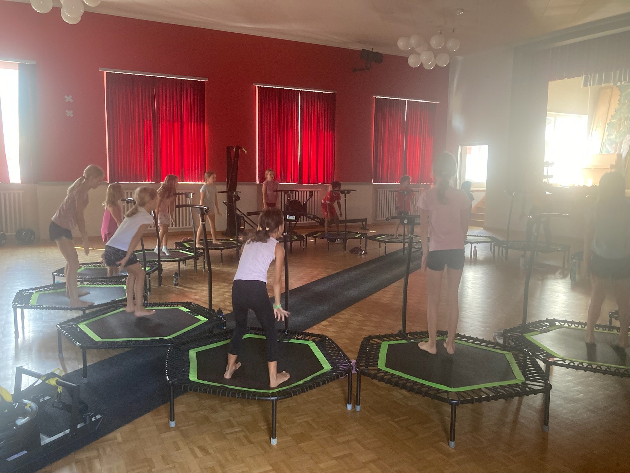 ...jumping fitness kids...