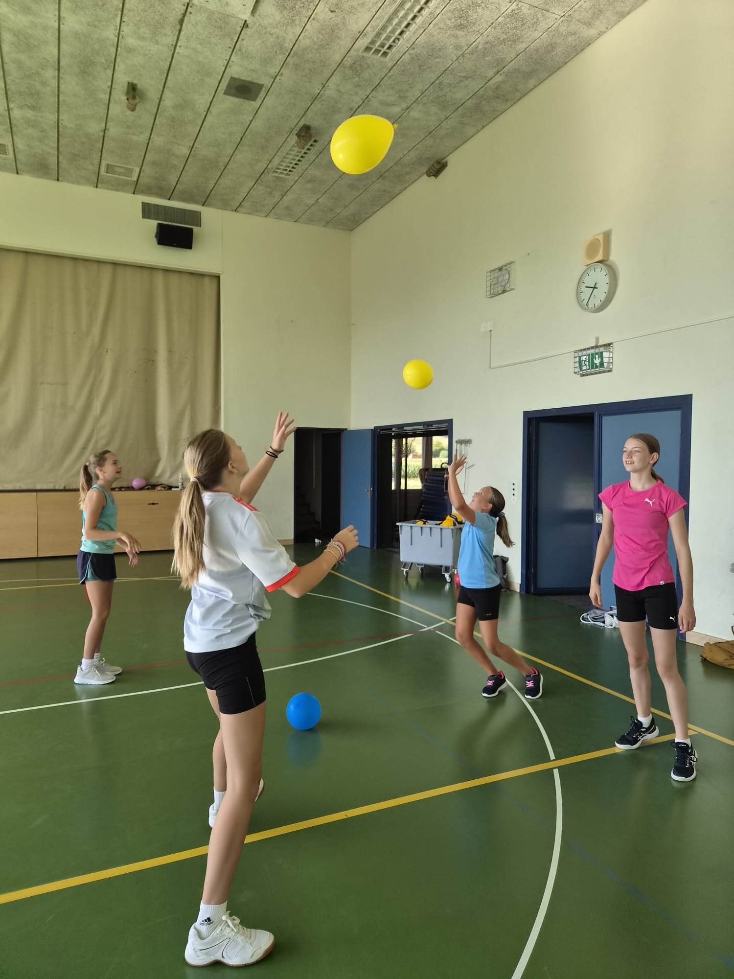 ...vollyball...