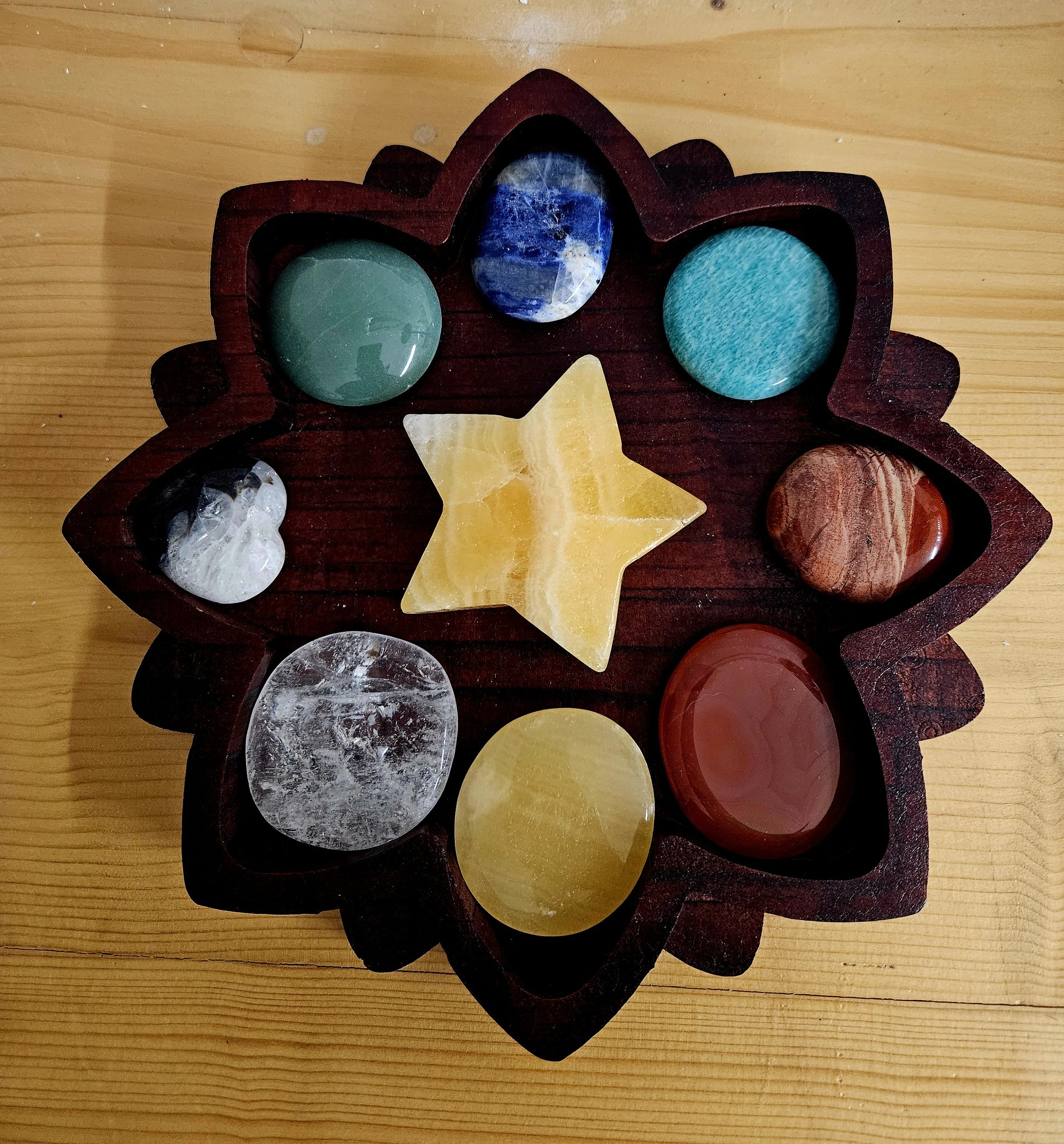 Einige meiner Lieblingssteine mit denen ich arbeite. Edelsteine sind wertvolle natürliche Begleiter und Unterstützer im Alltag