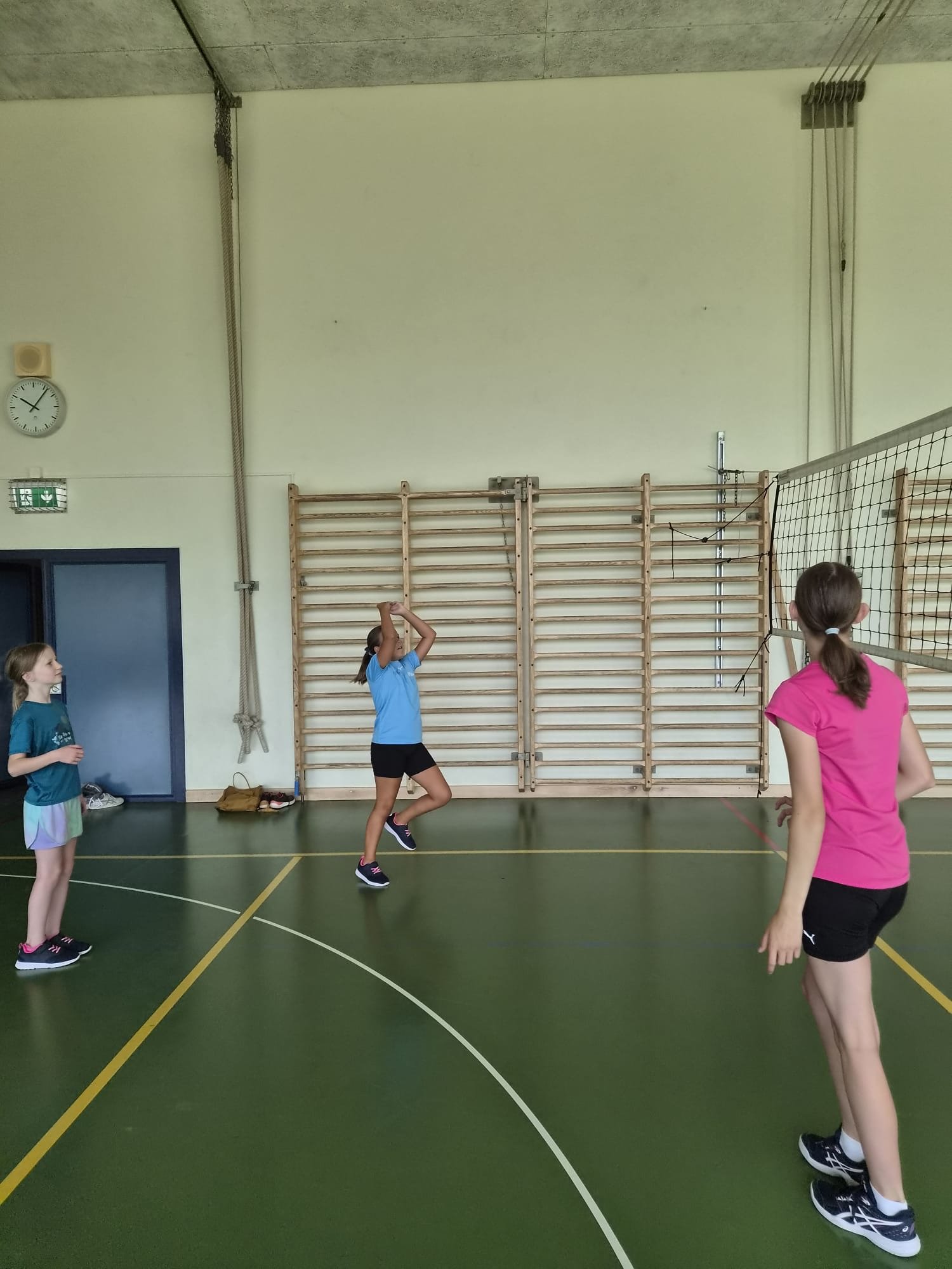 ...vollyball...